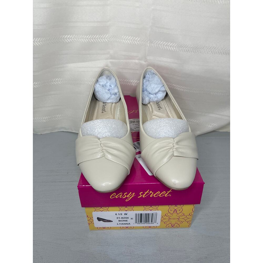 Easy Street Waive Kitten Heel Pumps Bone Womens Size 6.5 Wide - Picture 5 of 12